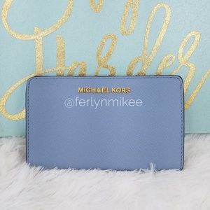 NWT Michael Kors Jet Set Travel Slim Bifold Wallet